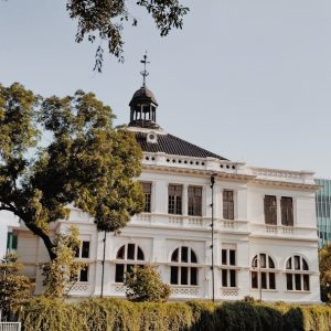 How Central Banks Move Global Forex Markets: Tools, Timing, and Trading Impact — Photo by Alice Juana on Unsplash