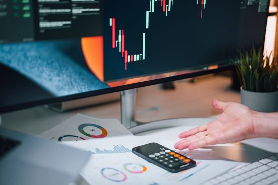 How Professional Traders Survive Losing Streaks: Risk Management Rules That Actually Work — Photo by Jakub Żerdzicki on Unsplash