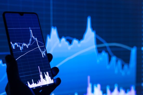 The Hidden Psychology Behind Fear and Greed in Trading: What Your Brain Does During Market Volatility — Photo by Adam Śmigielski on Unsplash